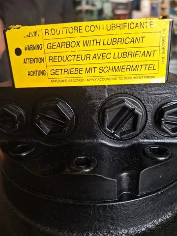 Motor de Tração NOVO - Original Bobcat E42 - Foto 2