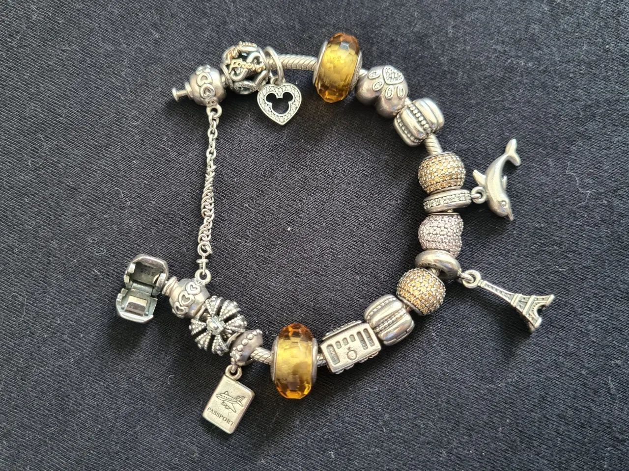 Pulseira Pandora Original com charms separadores e corrente de segurança  - Foto 2