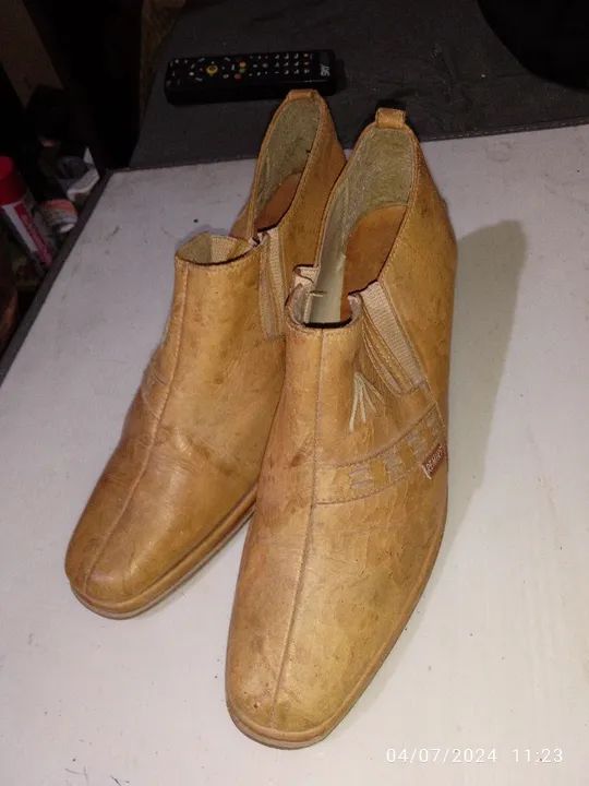 Bota cano curto em couro Remiks - Foto 2