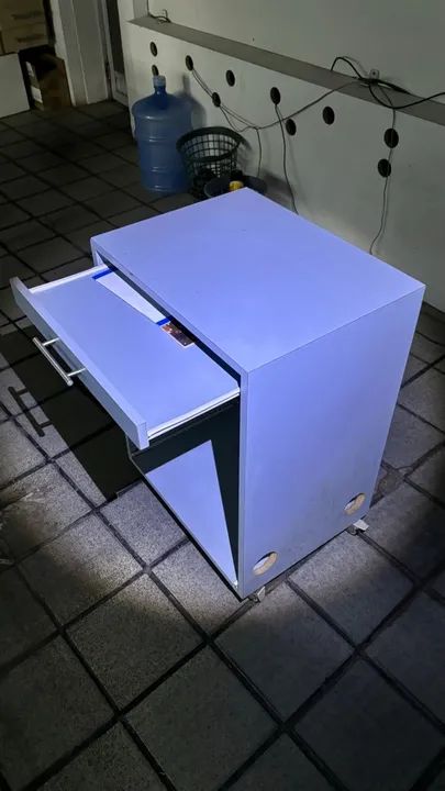 Support table with casters65082643570435122