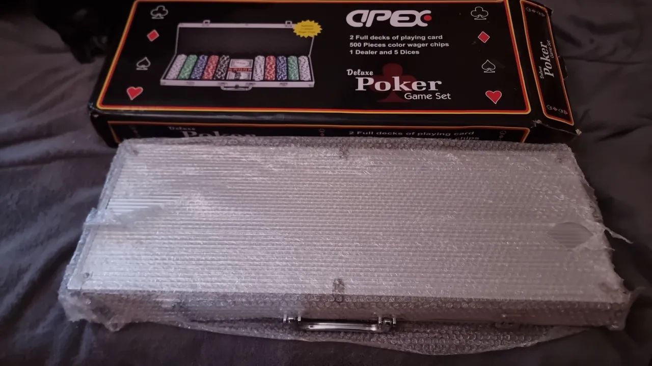 Maleta de poker originalmente com 500 fichas em ótimo estado!!