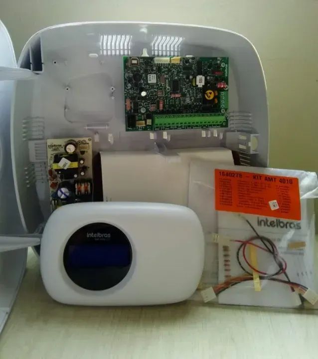 Central Alarme Intelbras Amt 4010 + Teclado Amt4010