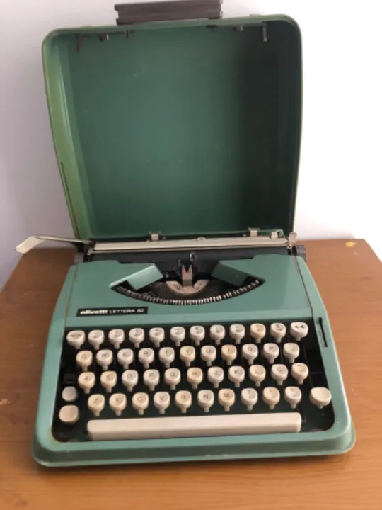 Máquina de escrever Olivetti Lettera 82