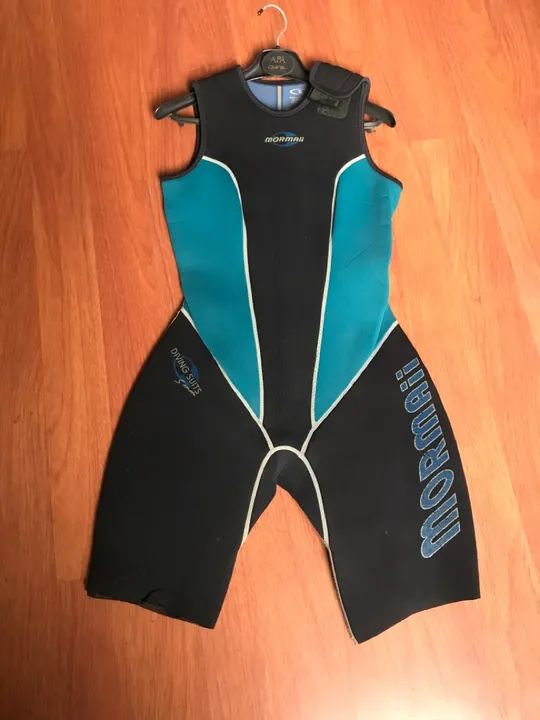 Roupa feminina aquática 