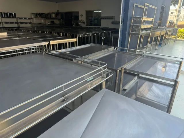 Mesas inox._ Fabricação em BSB.