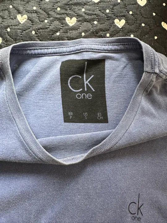 Camiseta Calvin Klein Masculina Azul Tamanho P - Foto 2