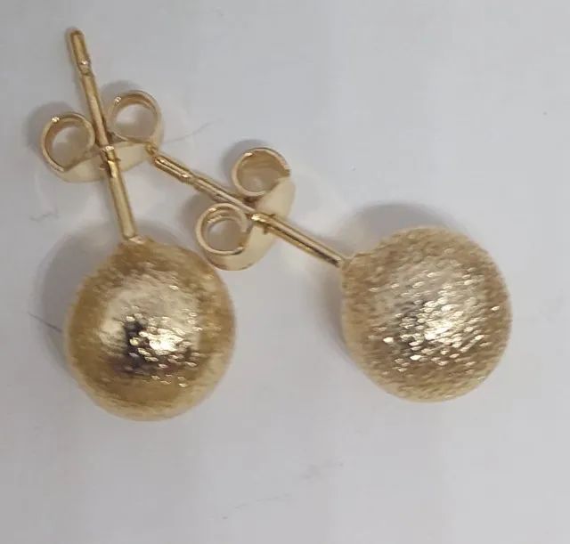 Brinco banhado a ouro de bolinhas texturizada, Medio. - Foto 3