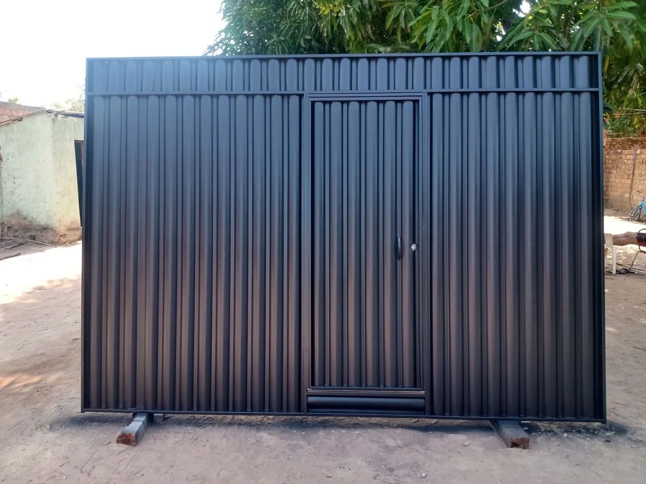 Portão de Ferro - Novo 2.50 de altura por 3.250 de comprimento tem ele pronto para  - Foto 2