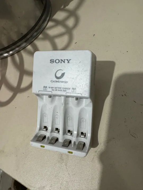 Carregador de pilhas Sony