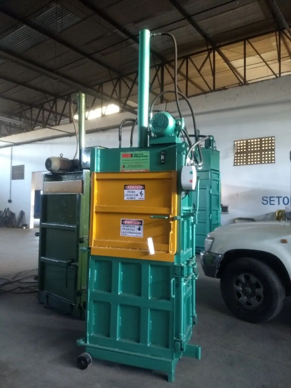 Prensa Hidráulica Vertical - Enfardadeira para fardos de resíduos para Reciclagem - Foto 4