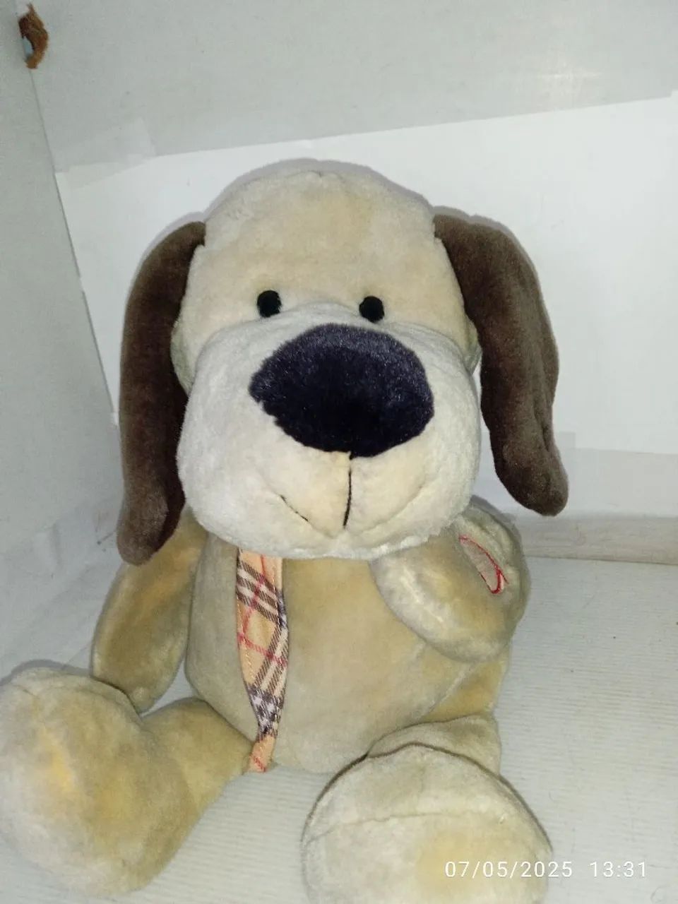 Cachorro de Pelúcia Marrom e Bege musical. - Foto 2