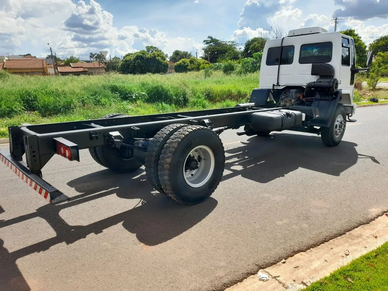 Ford Cargo 1317 4x2 toco  - Foto 4