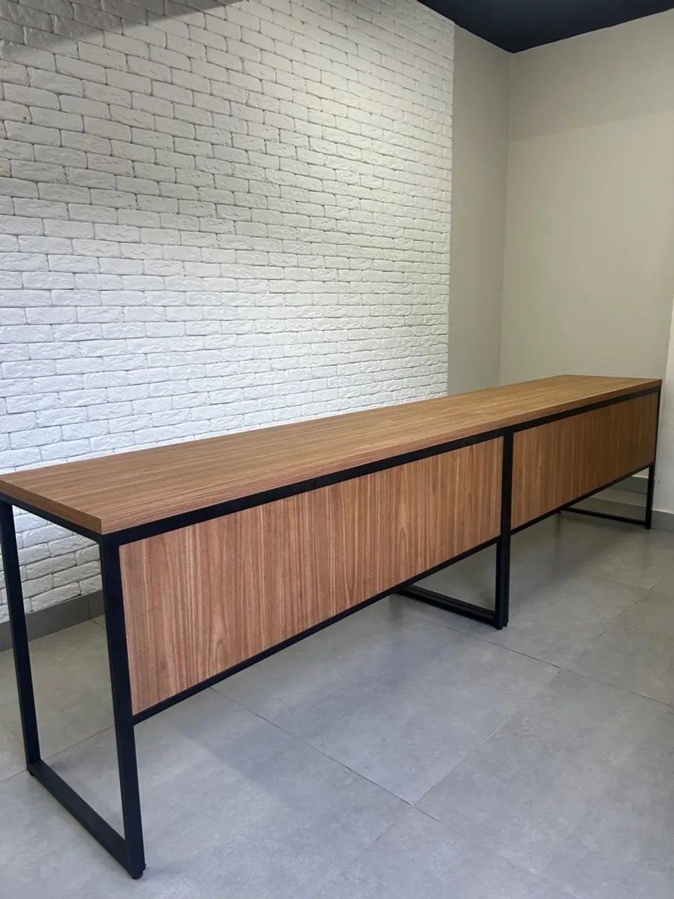 Mesa feita sob medida no estilo industrial 