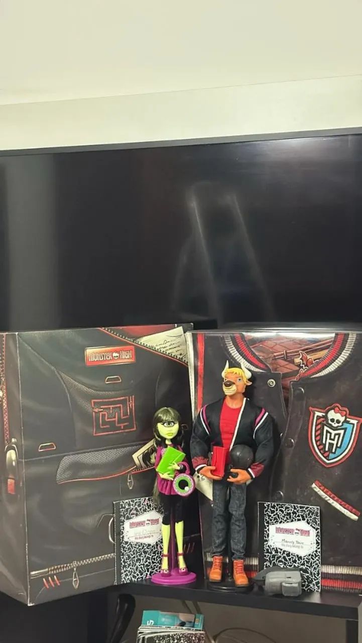 (não vendo separado/completos) bonecos monster high manny taur iris clops sdcc