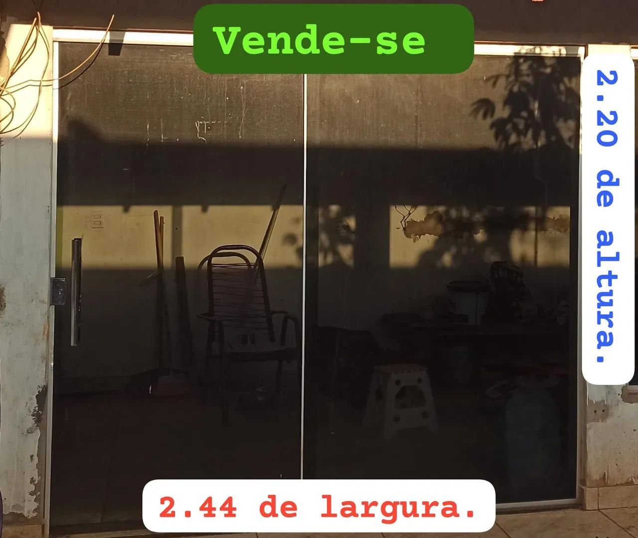 Linda porta de vidro fumê de correr preço de desapego.