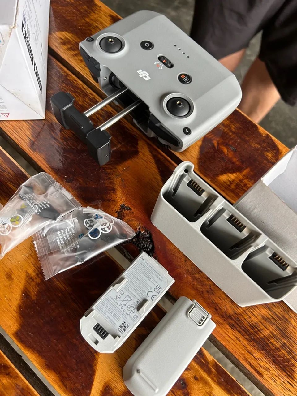 Controle para drone com 2 baterias reserva  - Foto 3