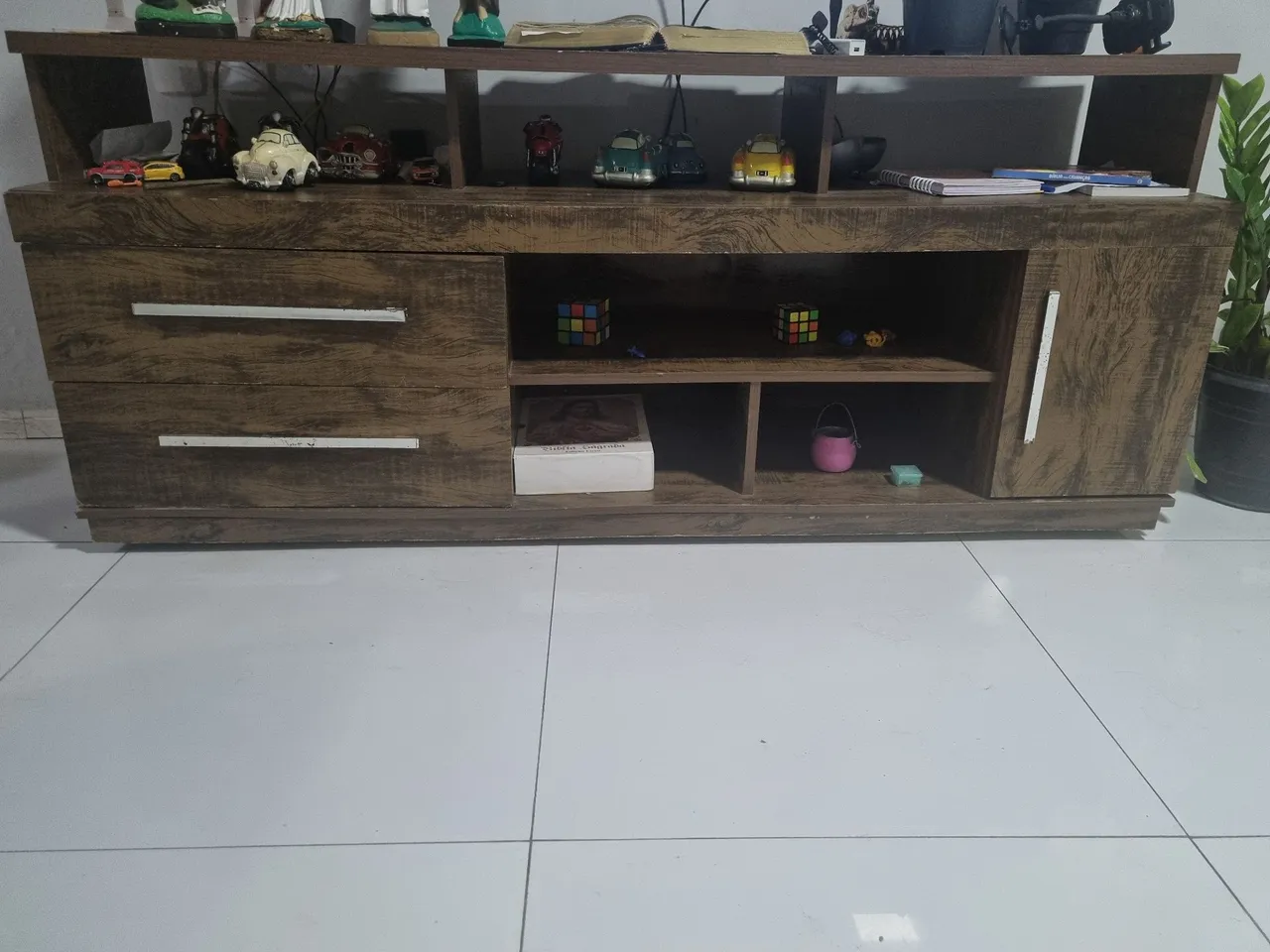 Rack de Madeira Rústico com Gavetas e Compartimentos