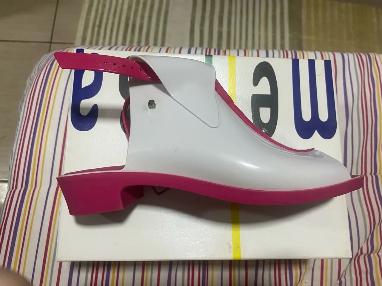 Sandália Melissa Karl Lagerfeld Rosa e Branca Calçados