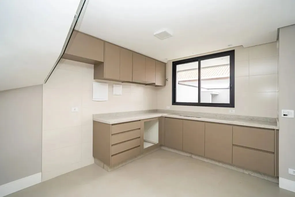 Sobrado no GUABIROTUBA de 167,84 m² - 40677.002-GL