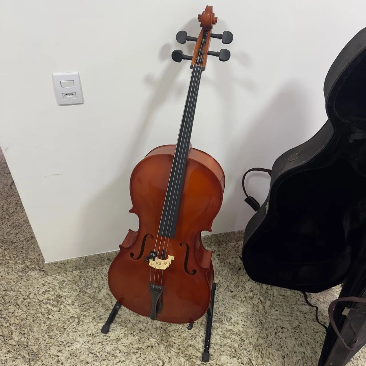 Violoncelo Jahnke 4/4 Microfonado Com Arco + Case + Suporte - Foto 3