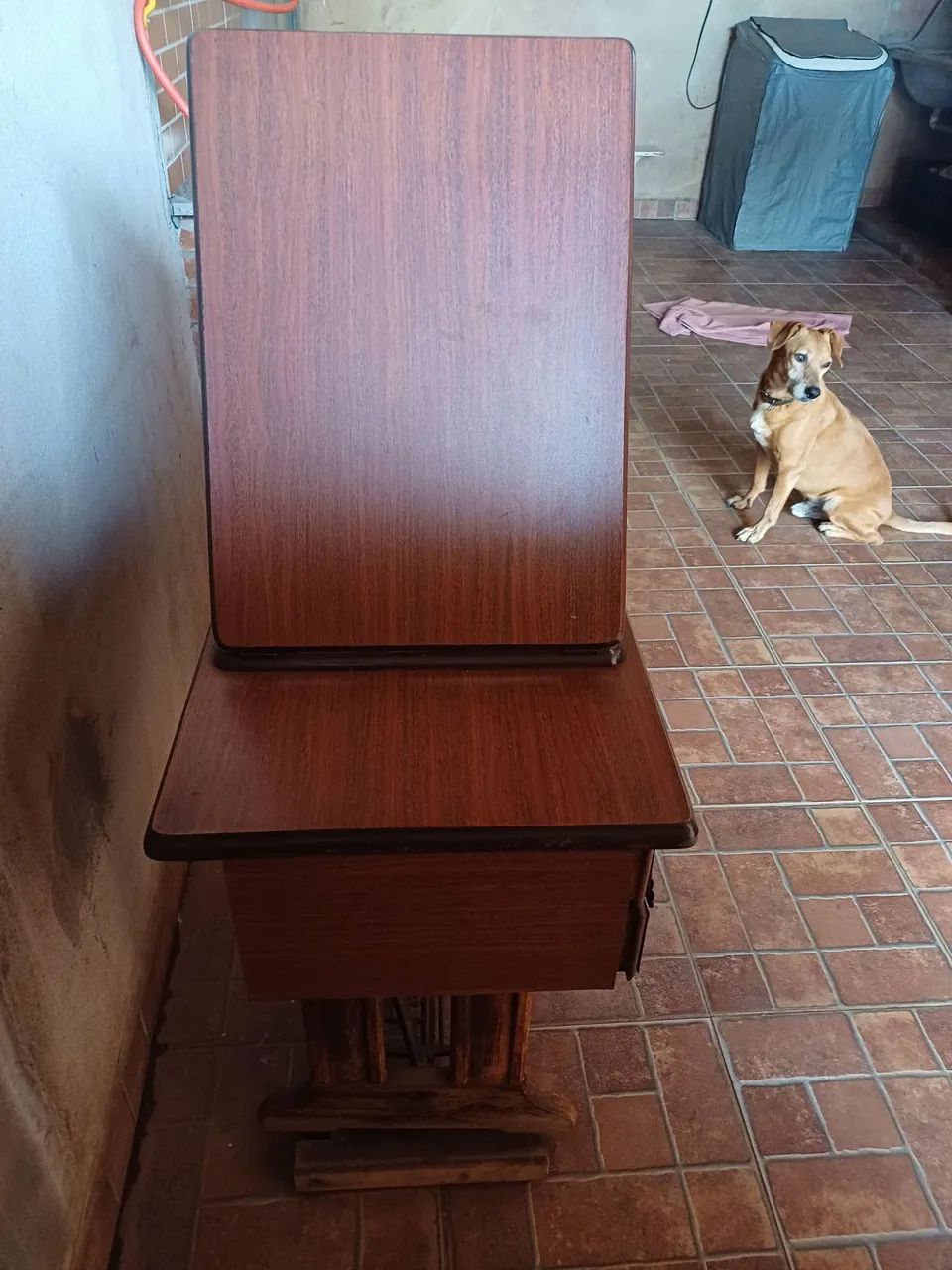 Maquina de costura antiga64187445285890123