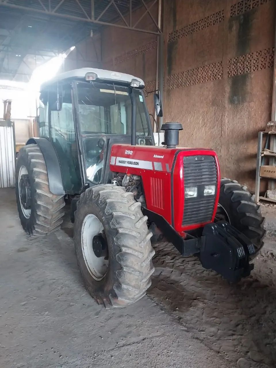 Trator Massey Ferguson 292 com ar condicionado e multi redutor para cilagem.