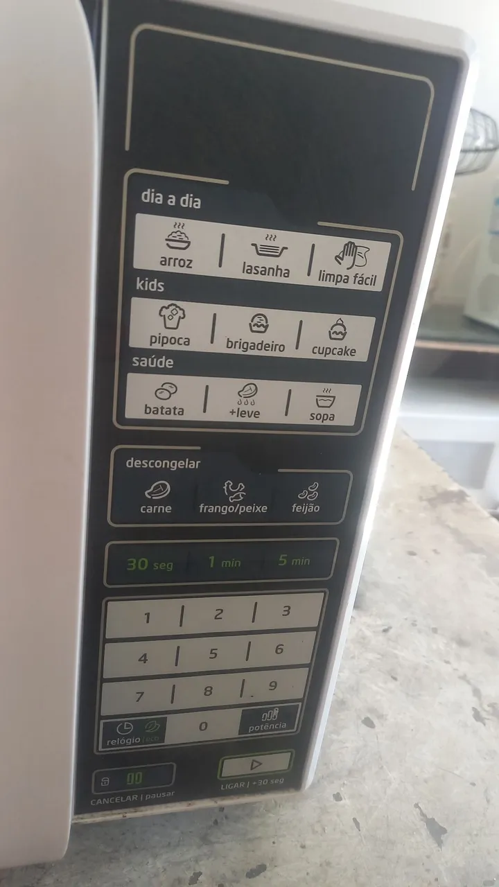 Micro-ondas com diversas funções e praticidade