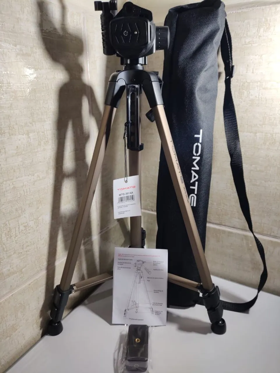 Vendo tripé ajustável em diversos ângulos 