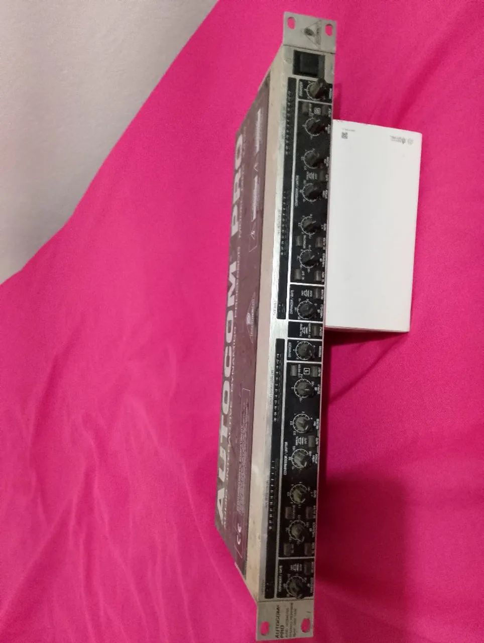 Compressor de áudio Behringer 