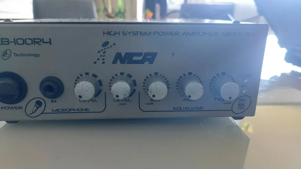Amplificador NCA AB-100R4 funcionando