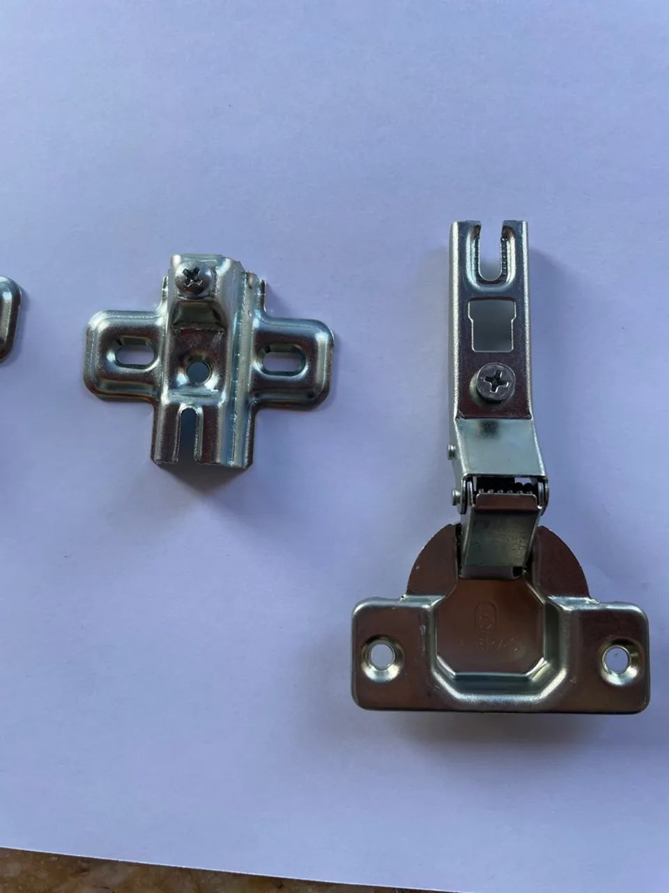 Par 02 Dobradiças 26mm Curva Móveis Armário Cozinha Guarda Roupa - Foto 4