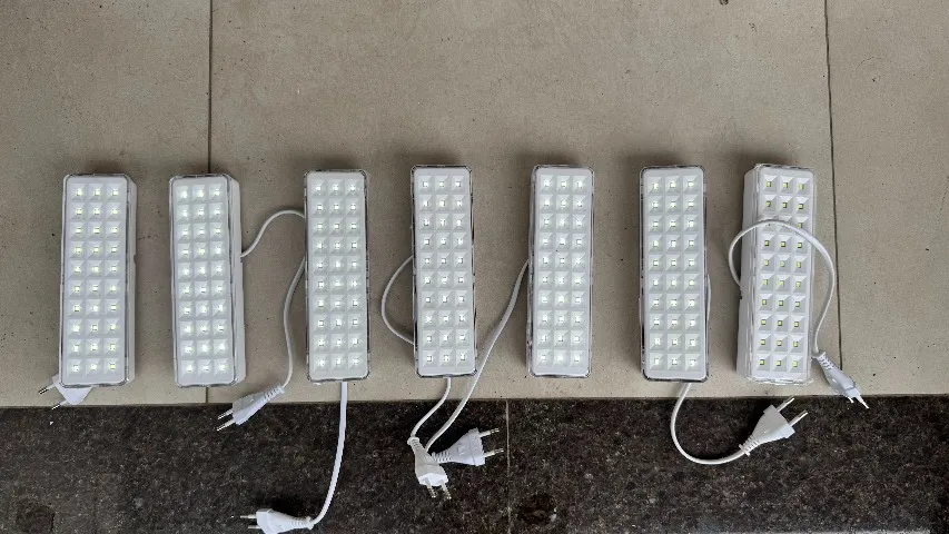 Luminária Emergência Led Barra 2w 30 Leds 6000k 110v/220v