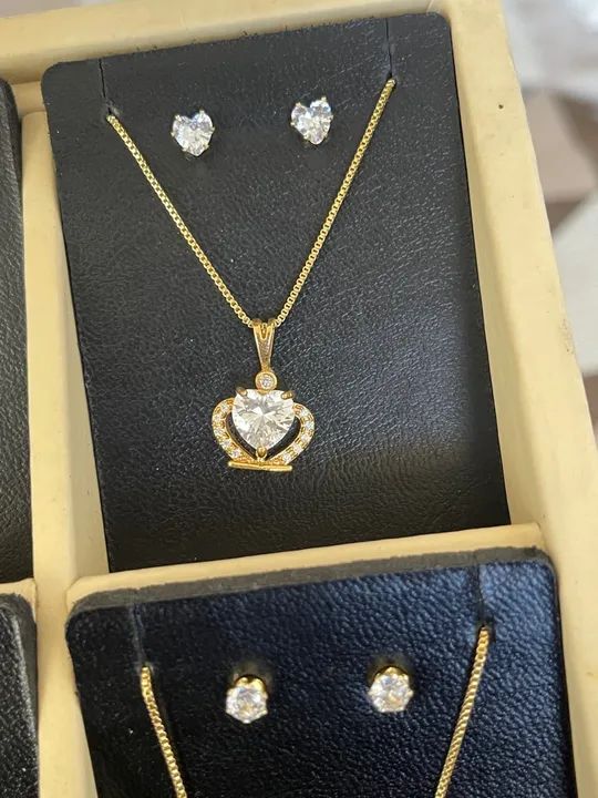 Conjunto de colar e brincos Folheado