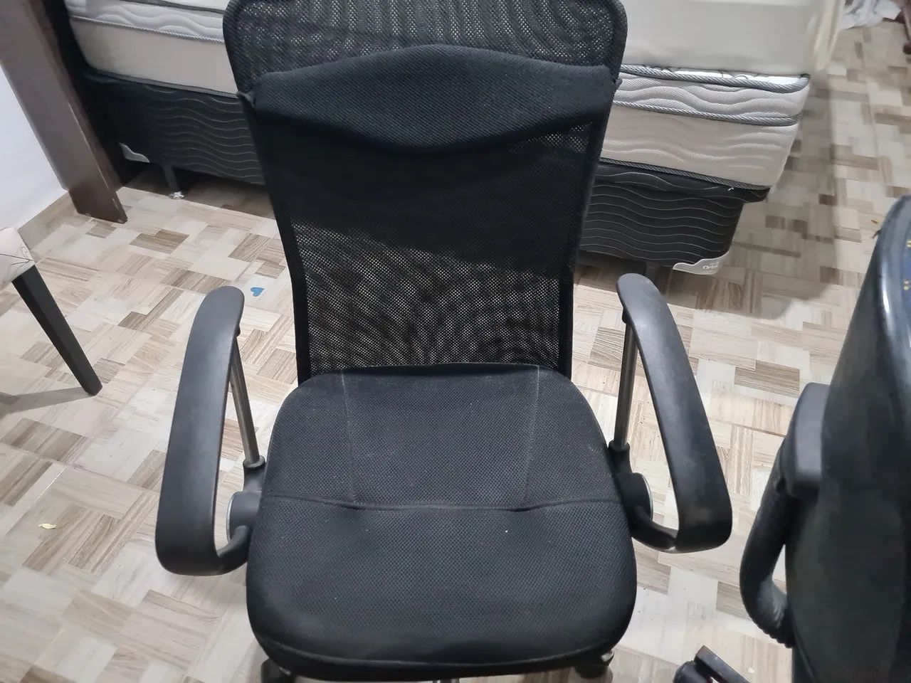 Cadeira de escritório ergonômica preta - Foto 3
