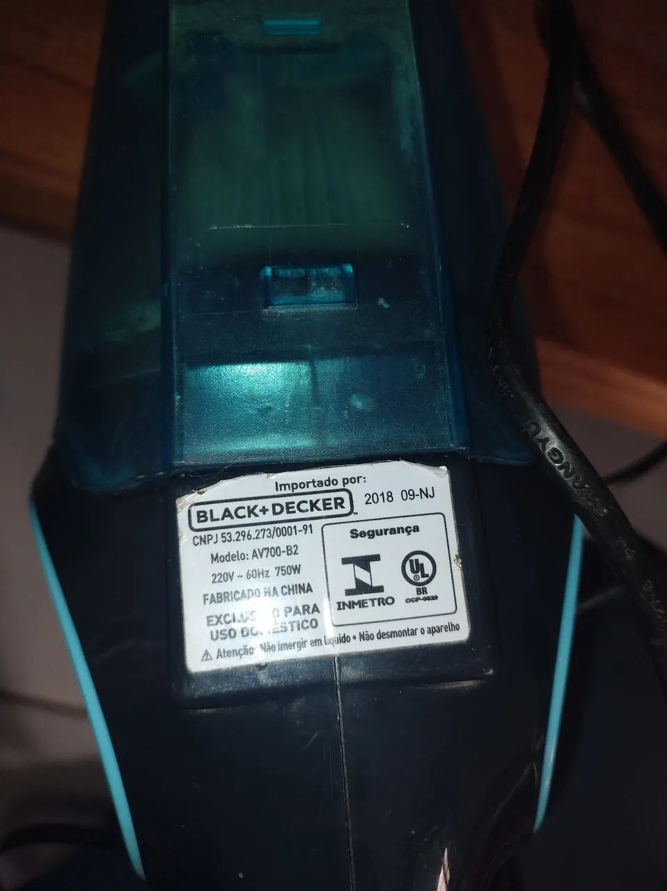 Aspirador de pó e prancha pra cabelo 