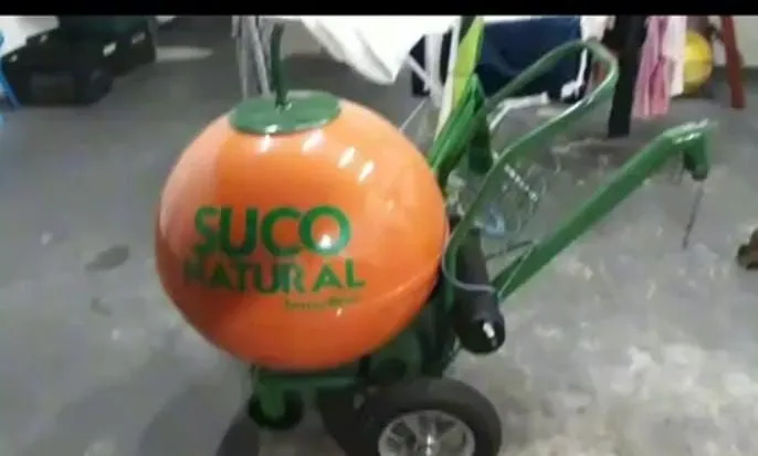 Carinho De Vender Suco e Entre Outras Coisas
