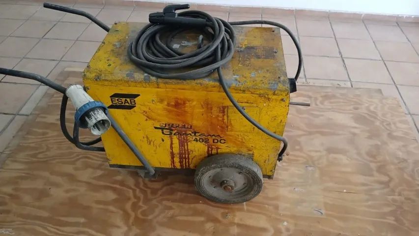Maquina de Solda Super Bantam ESAB 402 DC - Foto 5