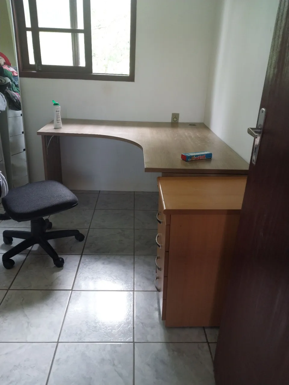 Mesa de escritório em L