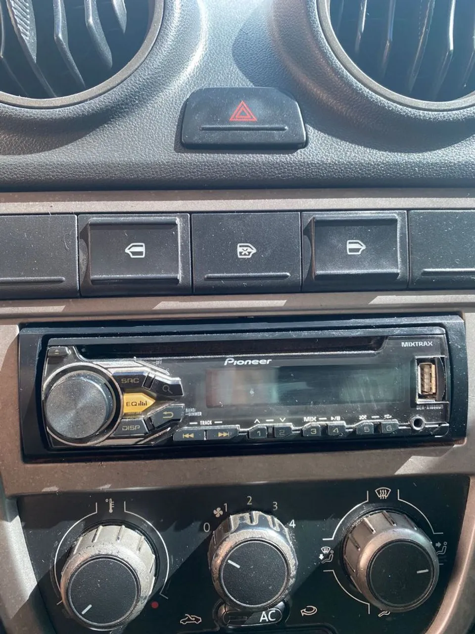 Som automotivo Pioneer MixTrax