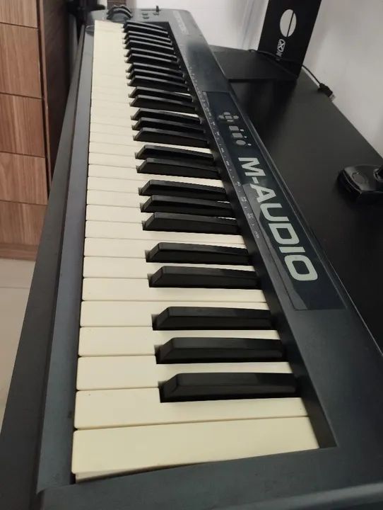 TECLADO CONTROLADOR MIDI M-AUDIO KEYSTATION 61 - Foto 4