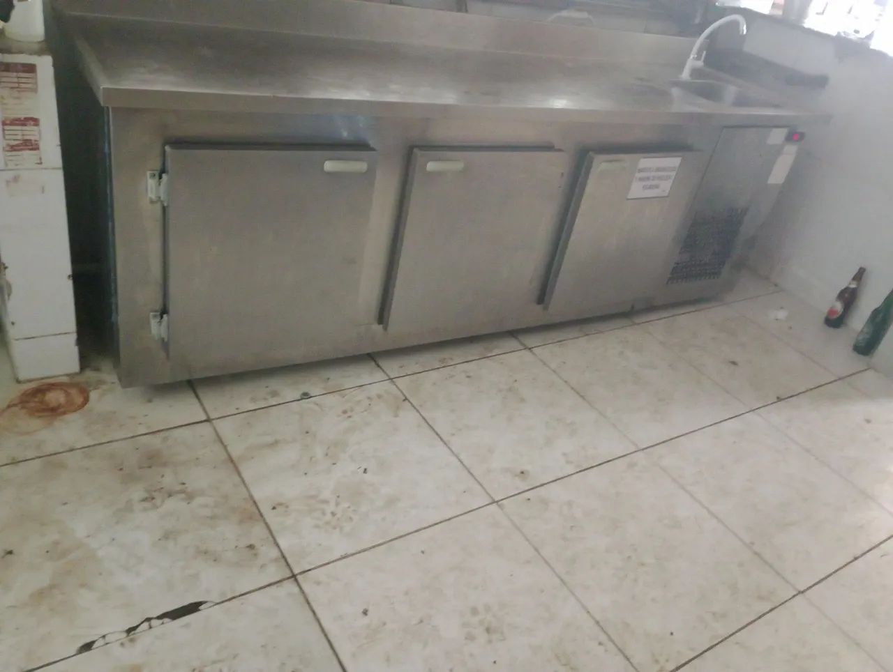 Balcão refrigerado inox com pia 