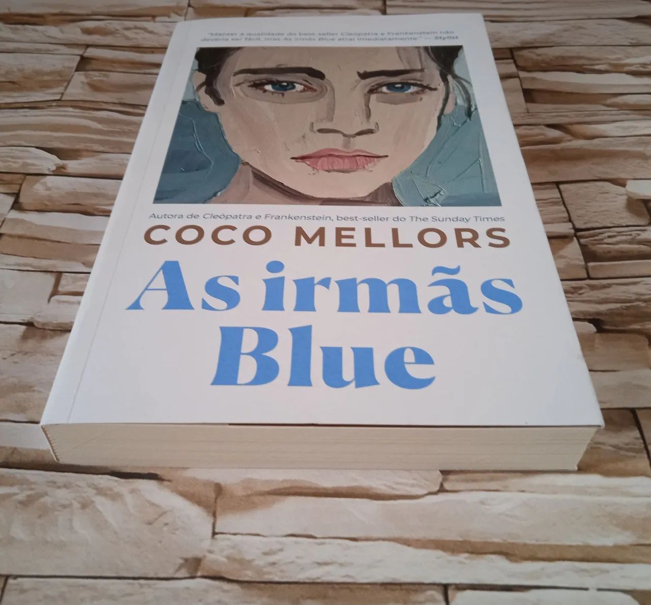As Irmãs Blue, de Coco Mellors. Editora Astral Cultural  - Foto 5
