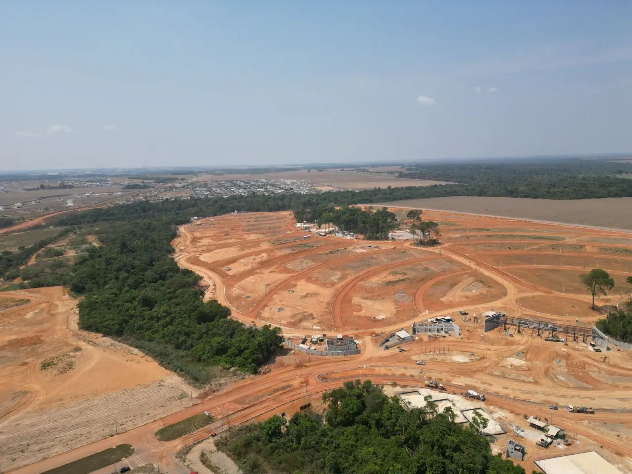 Terreno no Condomínio Mais Completo de Sinop - Parcelas Acessíveis e Infraestrutura de Res