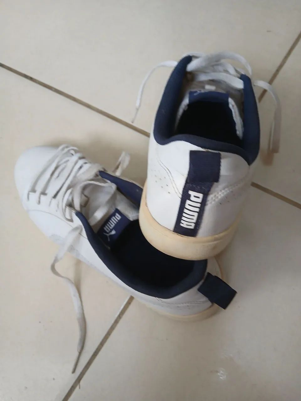 Tênis Puma Branco com Detalhes em Azul - usado