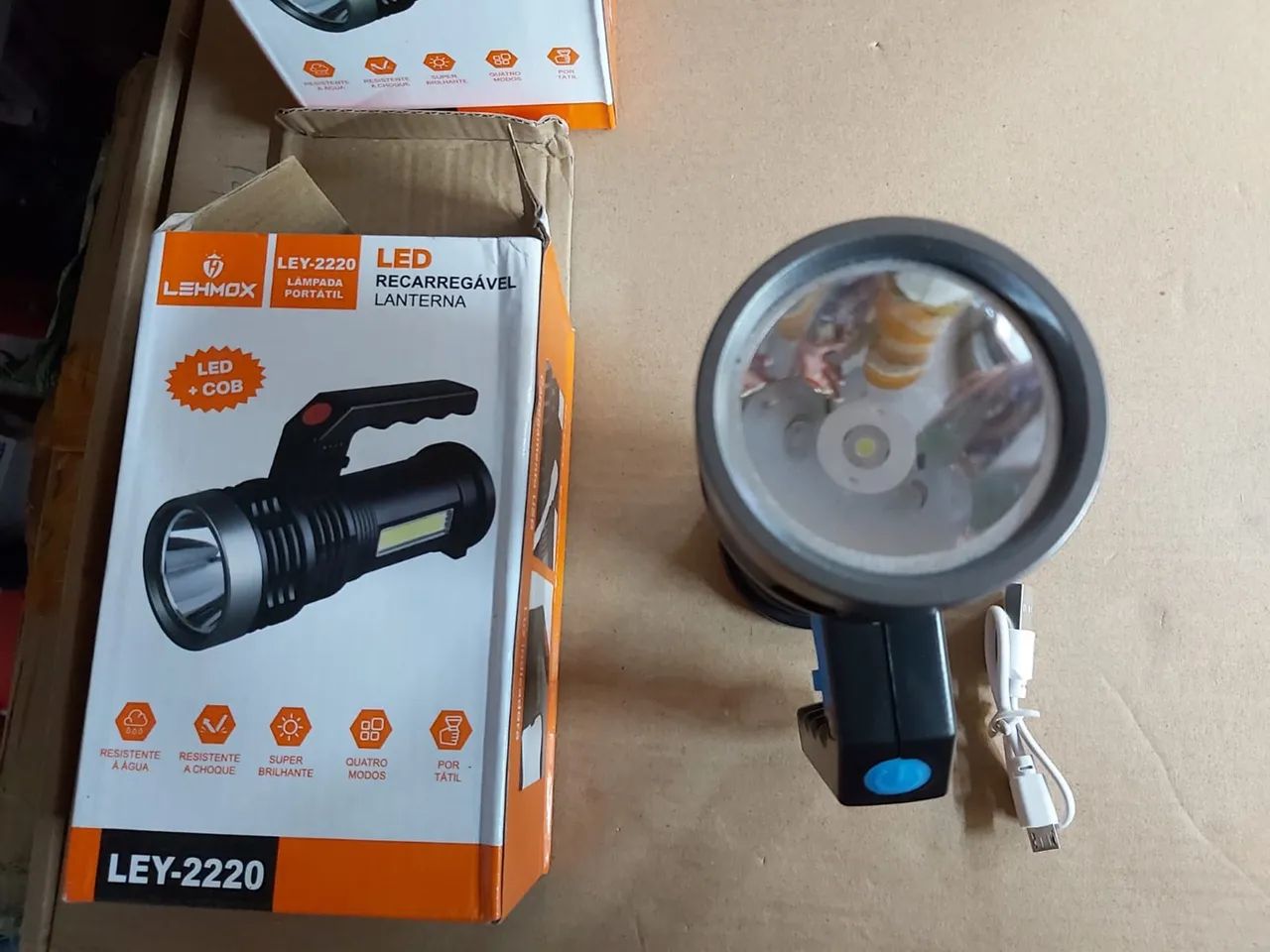 Queima de estoque: Lanterna Portátil Led Original Lemox Recarregável - Foto 4