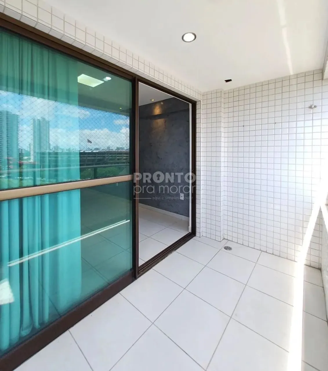 Apartamento para venda possui 103 m² com 3 quartos na Ilha do Retiro - Recife - PE