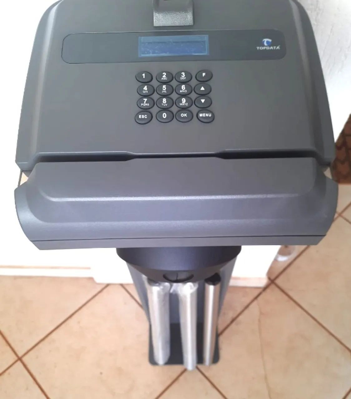 Catraca TOPDATA MODELO FIT - com leitor de cartão, senha e leitor Biometria, NOVA NA CAIXA