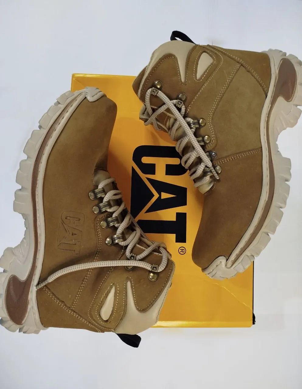 Bota Cat Premium Avelã: Couro Legítimo,Palmilha Gel,Costura Reforçada,Sola Top! N°39 ao 42
