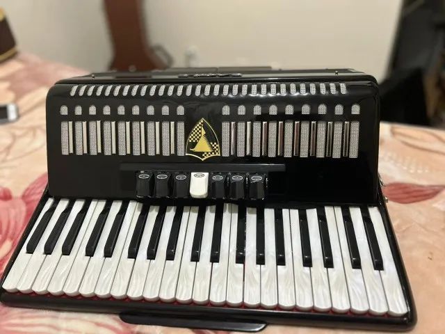 Acordeon Eagle Ega-07120 Pbk Preto 120 Baixos - Refinado