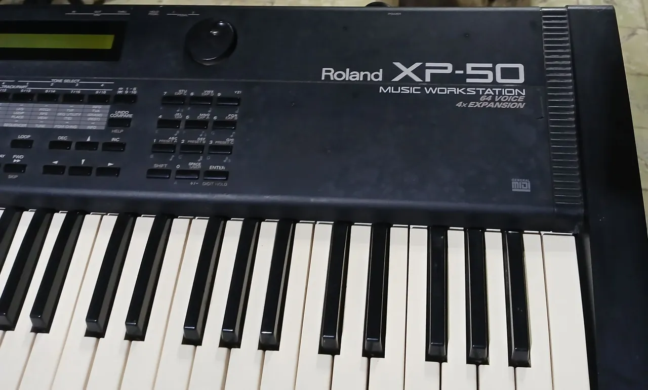 Roland XP-50 シンセサイザー ペダル付き ローランド Roland XP-50 シンセサイザー ペダル付き ローランド Roland XP-50